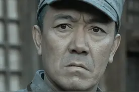 《亮剑》大结局：30年后，李云龙的孩子们回家，跪着哭得像孩子图片