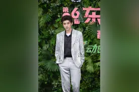 蔡徐坤为什么能收获那么多粉丝？看他的穿搭就知道了图片