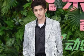 蔡徐坤为什么能收获那么多粉丝？看他的穿搭就知道了图片