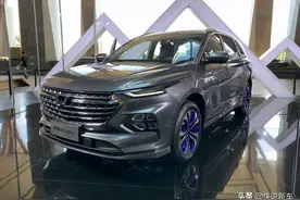 拥有第二排独立座椅，吸隔音材料超过30万的车，带你看五菱凯捷图片