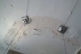 楼上邻居引起漏水，对方还不配合？不急，4步搞定赔偿图片