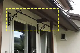 日本靠门头和外窗装铁架做晾晒，家里的阳台都不用，直接成了摆设图片