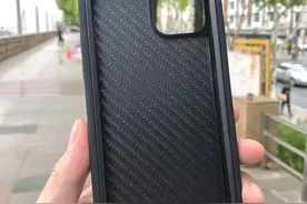 苹果12这么“厚”的三防手机壳图片