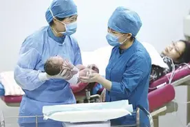 “一天全是男宝宝”，接生护士的一句话，令在场家属心里一紧图片