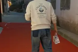 山西男子婚后第一天走路姿势奇怪，妻子由衷感慨：累到爆炸图片
