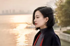 985学霸跨界做演员，合作陈建斌演技获赞，新剧给虞书欣演女配图片