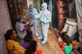 印度最大贫民窟如何抗疫：数百人共用厕所浴室，仅有82人死亡图片