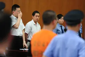 恭喜吴亦凡先生喜提银手镯一副，庆祝其签约最新品牌代言图片
