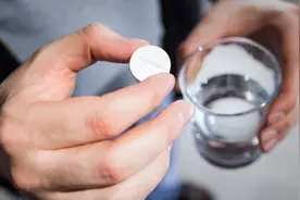预防血栓，阿司匹林早上吃还是晚上吃？可以隔一天吃一次吗？图片