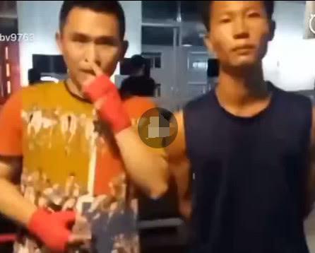 咏春挑战当代格斗要打裸拳,结果10秒被胖揍20余拳惨遭KO