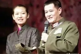 赵本山，走过平淡的婚姻之路，如今华丽转身拥抱真正的爱情图片