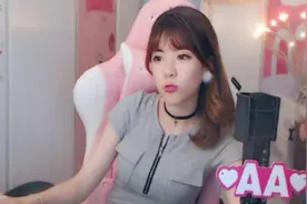 周淑怡直播装晕倒，旁边的狗狗动作亮了，周淑怡：你是狗吧图片