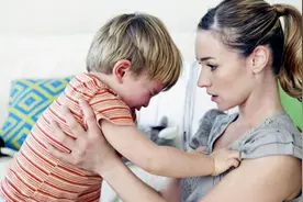 孩子为啥断母乳后还哭着要“摸”？了解原因后，妈妈不忍心拒绝图片
