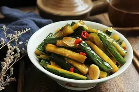 奶奶用了30年的腌黄瓜配方，一次腌10斤，能吃半个月，嘎嘣脆图片