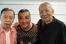 广东相声泰斗黄俊英入室弟子陈坚雄，粤语相声新一代接班人图片