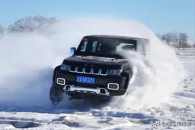 试驾 | 开着这几台“大玩具”在雪地撒野的快乐，你绝对想不到图片