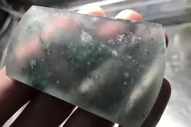 高冰种翡翠有棉怎么办？来看看雕刻师是怎么完美避棉图片