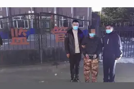 12岁男孩偷手机被父亲暴打2小时身亡，嫌疑人投案自首被刑拘视频封面