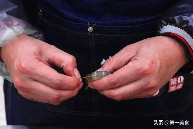 广式白灼虾不是简单水煮，蘸料做法全告诉你，再去饭店吃就亏了