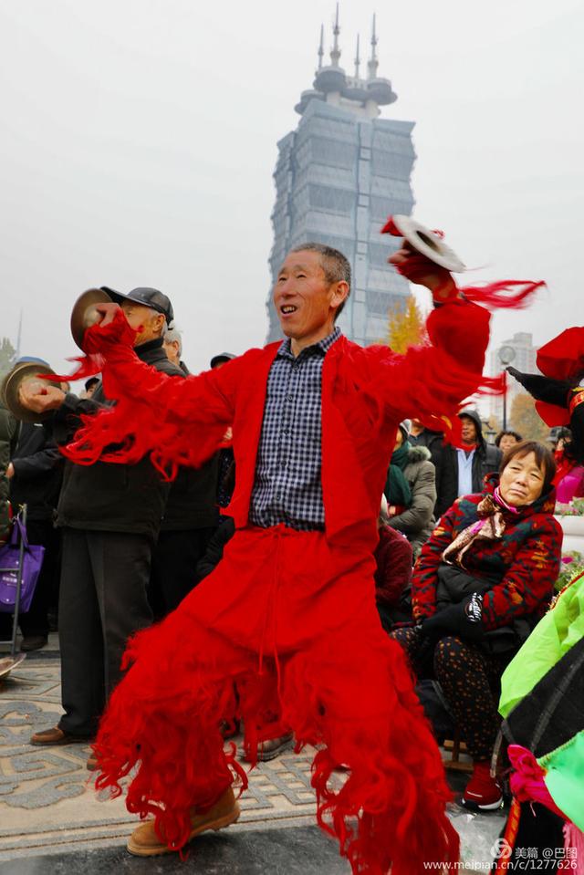 高手在民间，演出自娱自乐，洛阳周王城广场民间曲艺乐园