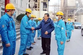 海螺集团党委书记、董事长高登榜到枞阳海螺、宁国水泥厂看望慰问在岗职工图片