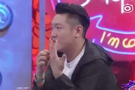 “反正我得有一个儿子”、“陪两岁的儿子逛商场”，先后上了热搜图片