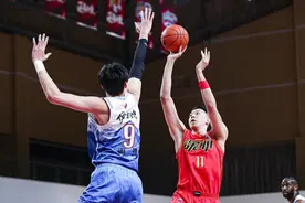 新疆又遭惊天绝杀 周琦再成背景板：沈梓捷怎么老是你？图片