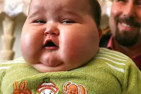 奶奶带9个月的小孙子，养到30来斤见人就炫耀，妈妈却愁眉不展图片