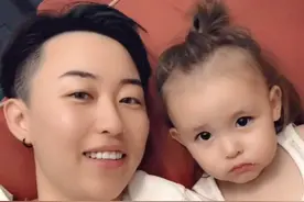 29岁叶海洋拒结婚，砸50万买精子，自生5国混血娃，又当爹又当妈图片