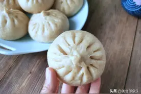秘制猪肉包，加一勺“神秘汤”，提鲜锁水，好包又好吃，超鲜美图片