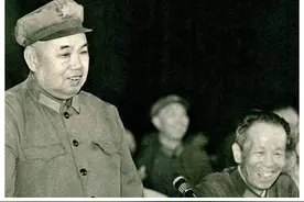 72年，许世友身体不适，周总理前去看望，许世友：用土办法治好了图片