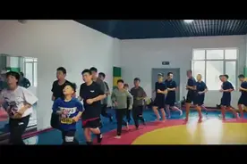 蓝朋友的摔跤初体验图片