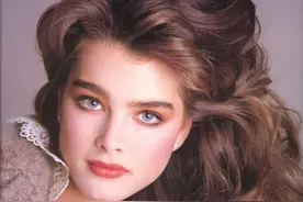 波姬小丝32岁出嫁，因为太美被婆家嫌弃，二婚生两个女儿没她漂亮图片