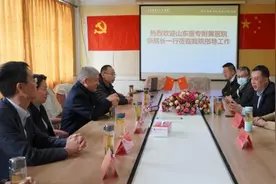 山东医专附属医院（临沂市老年病医院）与平邑县第二人民医院举行“合作医院”签约挂牌仪式图片