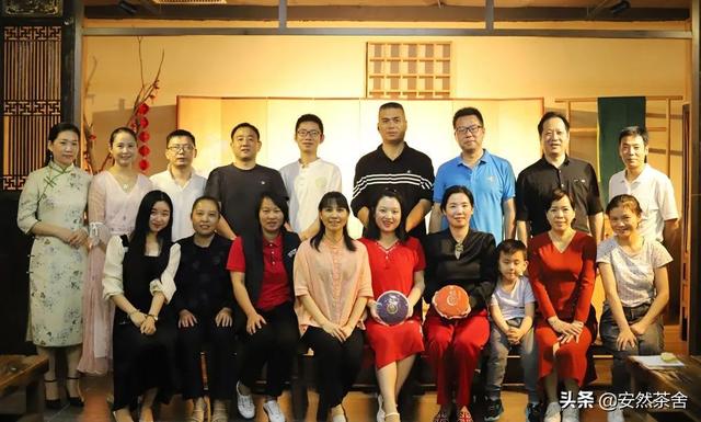 今大福德福品鉴会在“茶饰界”成功举办，班章古树霸气之韵令人倾倒