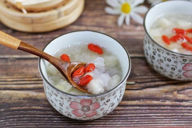 40岁女人开始吃燕窝 2026年40岁女人开始吃燕窝可以吗