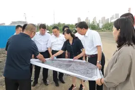 玉泉区政府主要领导调研教育系统工作图片