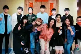 小明与uzi、阿水聚会，小虎却跟rita玩密室？现场5个高颜值女生图片