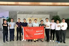 浙江首台PCB芯片光刻机交付使用 彰显新浙商企业家的担当图片