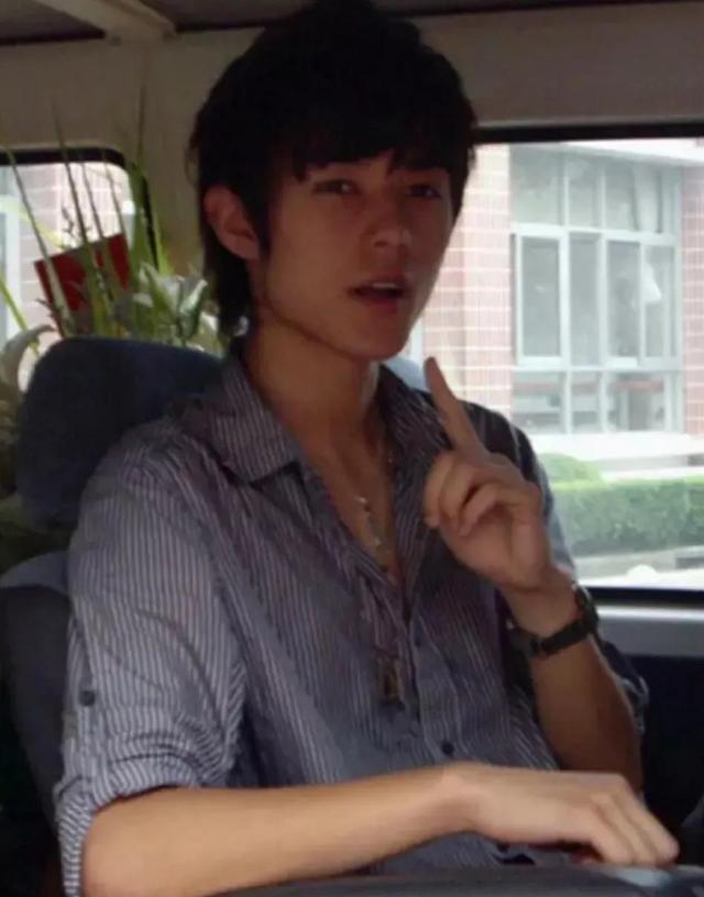 张超凭新剧逆转口碑，被锤劈腿渣男脚踏多船，“黑料”也能洗白？