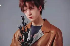 教你一招，不用吹风机，能将睡觉醒来时乱得象鸡窝一样的头发整靓图片