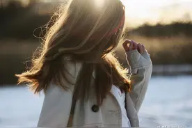 “我月薪一万，给父母五千弟弟五千，你养家刚好”，妻子：离婚图片