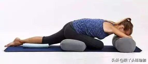 天鹅臂的正确姿势是什么（抖音超红的睡天鹅式你掌握了吗改善气色就选它）