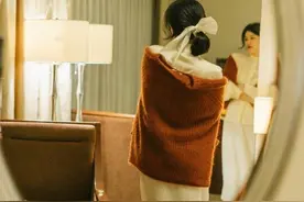 披头散发容易显得没精神，学会秋冬这几种扎发，时髦显气质图片