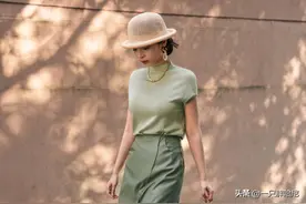 无论穿裙子还是裤子，都别搭运动鞋，学三木这样穿，时髦上档次图片