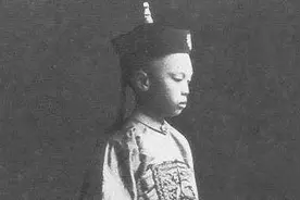 溥仪说他户籍住址是紫禁城，户籍警不敢写，所长：你跟谁住写谁家图片