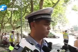 河南郑州，电动车过斑马线，需下车推着走，网友：应该扛肩上图片