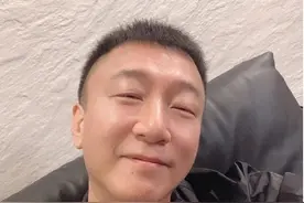 孙红雷发自拍秀减肥的战果 黄渤王迅耿直的回怼逗趣图片