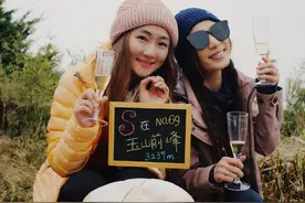任家萱生日哭到山顶，田馥甄一路陪伴，不见Ella身影，太辛酸图片