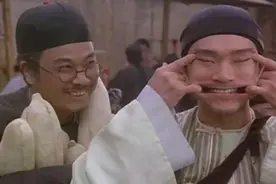 星爷《九品芝麻官》中，水师提督常昆为什么给包龙星留下翻身机会图片